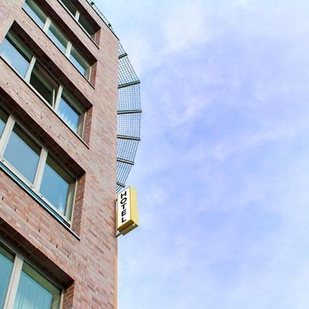 Hotel Near By Laatzen Exterior photo